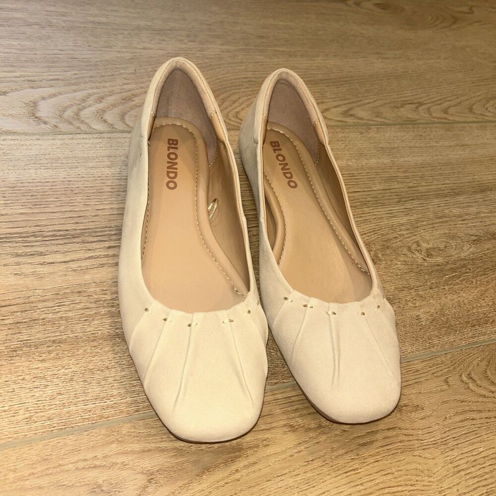 B. NEW BLONDO 7M SAND LEATHER COMFORT FLATS WATER RESISTANT